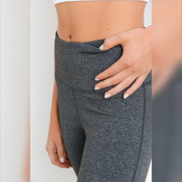 Highwaist Essential Solid Leggings - Picture 4 of 6